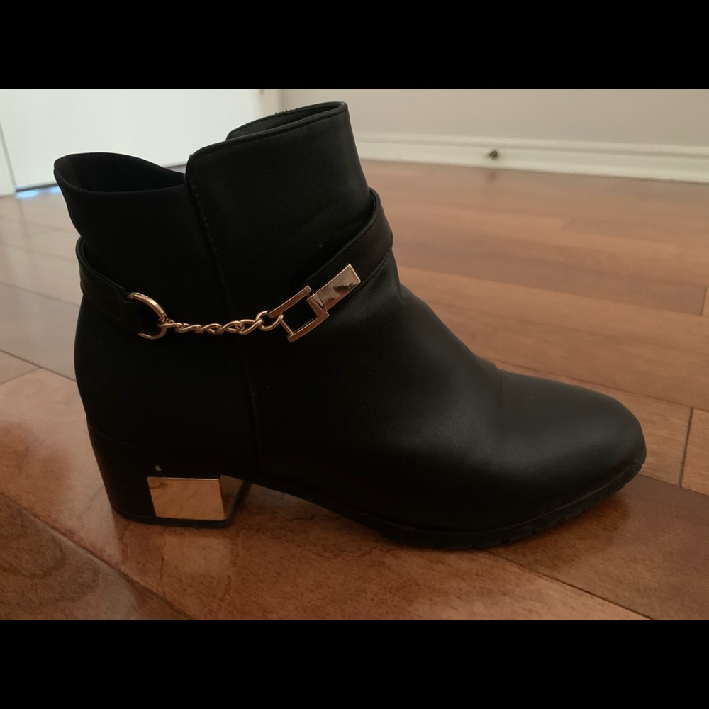 Woman’s boot - Gold Detailing